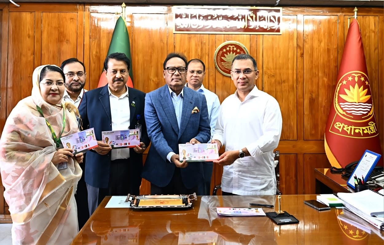 বিশ্বকাপ ফুটবল উপলক্ষে স্মারক ডাকটিকিট উন্মোচন করেছেন প্রধানমন্ত্রী