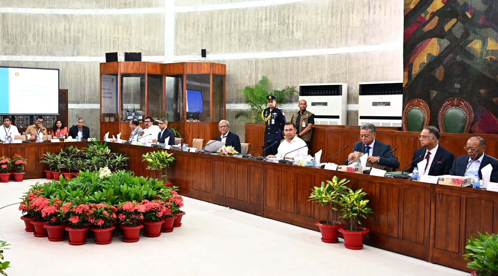 মন্ত্রিপরিষদ সভায় সভাপতিত্ব করছেন প্রধানমন্ত্রী